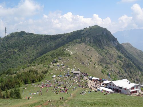 Immagine per il contenuto "Giornata di sensibilizzazione e di scoperta dei territori del Monte Cornizzolo nella Foresta Regionale dei Corni di Canzo (CO)"