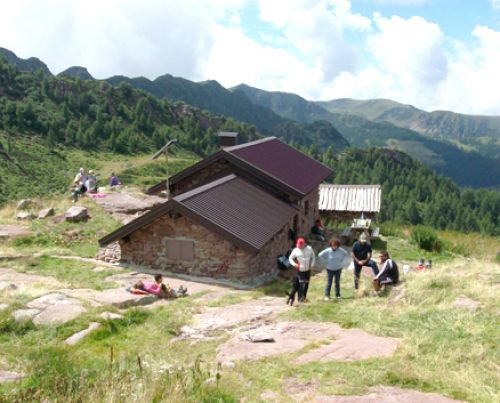 Immagine per il contenuto "Festa al Bivacco Marino Bassi - Foresta Val Grigna (BS)"