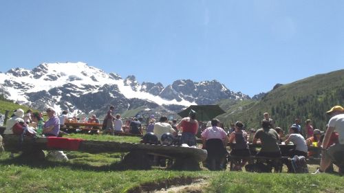 Immagine per il contenuto "Festa all'Alpe Boron- Foresta Alpe Boron (SO)"