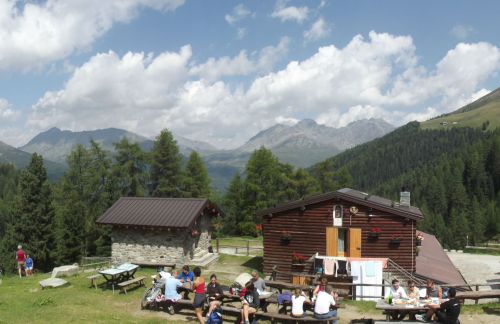 Immagine per il contenuto "Merenda in alpeggio - Alpe Boron (SO)"