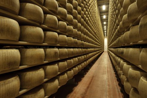 Immagine per il contenuto "Stagionare al meglio con un consumo di energia vicino a zero: la proposta di ERSAF per l'industria agri-food"